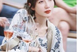 圈内爆料阿朵经纪人,幕后推手助力星途璀璨