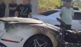 法拉利网友爆料视频,独家视频揭秘超跑内部细节